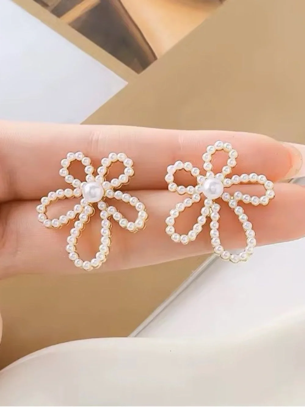 *** Delicate  Pearl Flower Statement Earrings - White Pearls